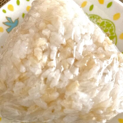 チーズとおかか、相田がいいですねー
美味しく頂きました。
発芽玄米が入っているので、茶色をしています。